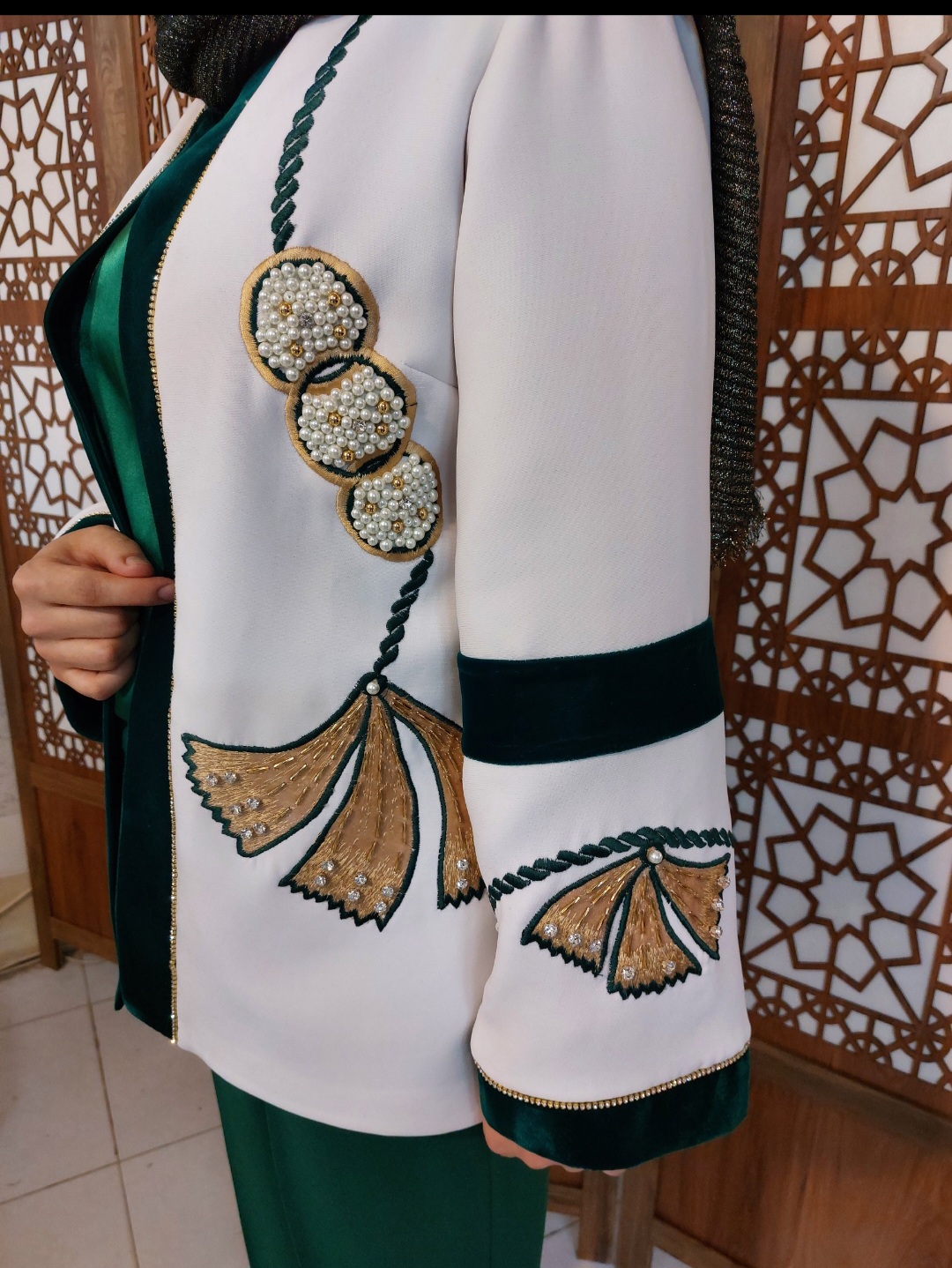 کت شلوار و تاپ  جواهردوزی. برند ملکه قصر. مدل نگین